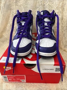 Nike dunk Hi Court Purple/ Midnight Navy
size 6 women.